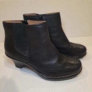 SoftSpots Boots Women 7 W Leather Side Zip 2 1/2" Heel Booties